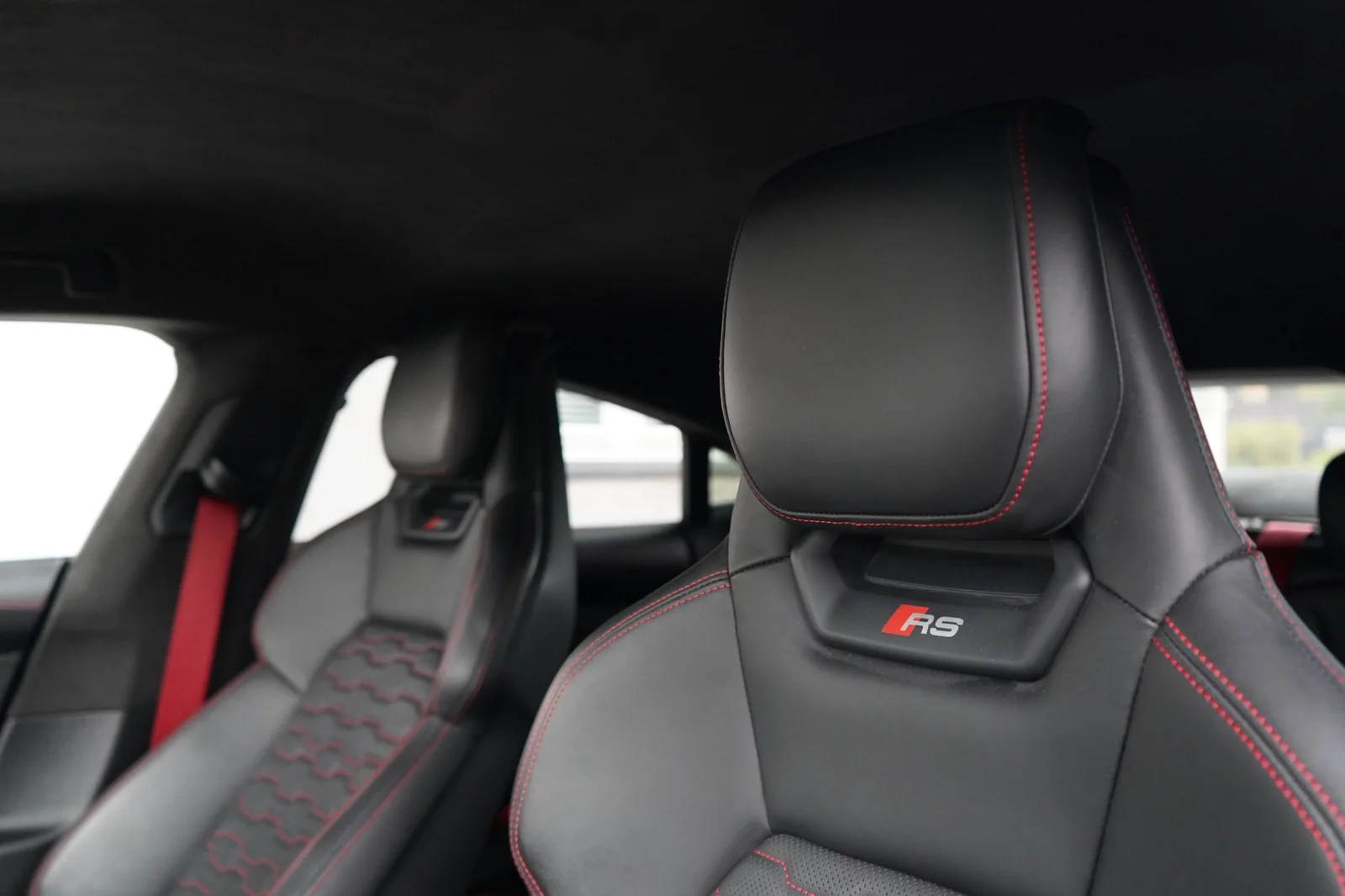 Audi RS e-tron GT quattro 4d · 12