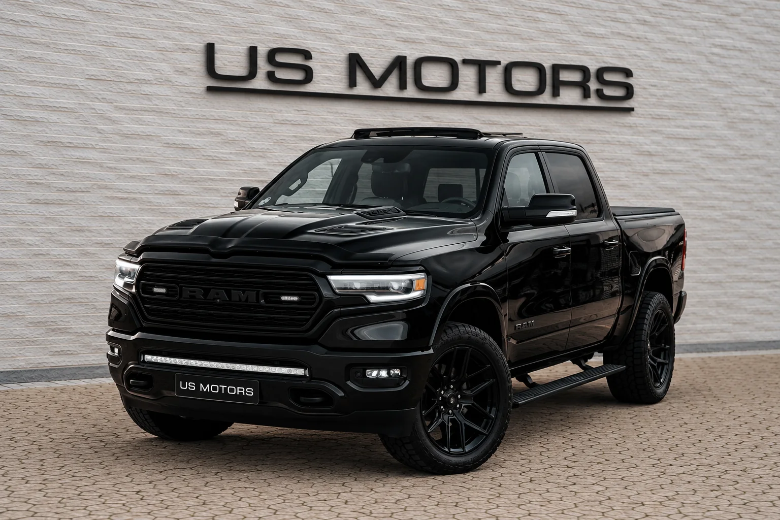 Dodge RAM 1500 5.7 Limited Night · 1 / 1
