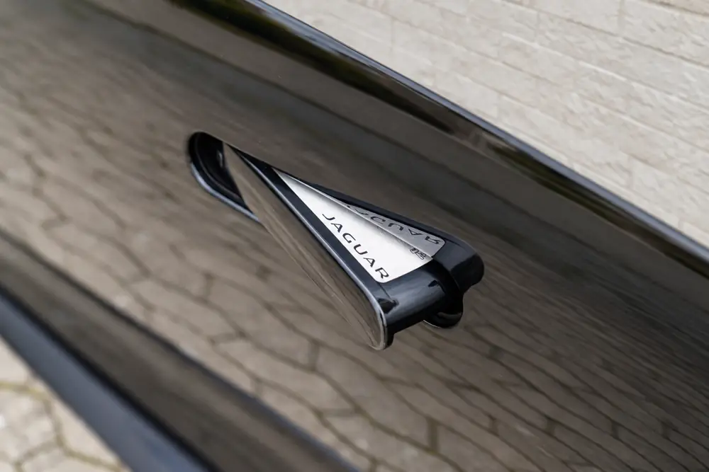 Jaguar F-Type 5,0 S/C R Coupé aut. AWD 2d · 6