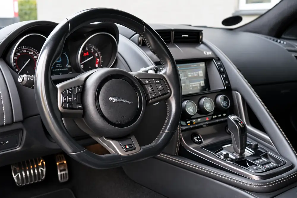 Jaguar F-Type 5,0 S/C R Coupé aut. AWD 2d · 9