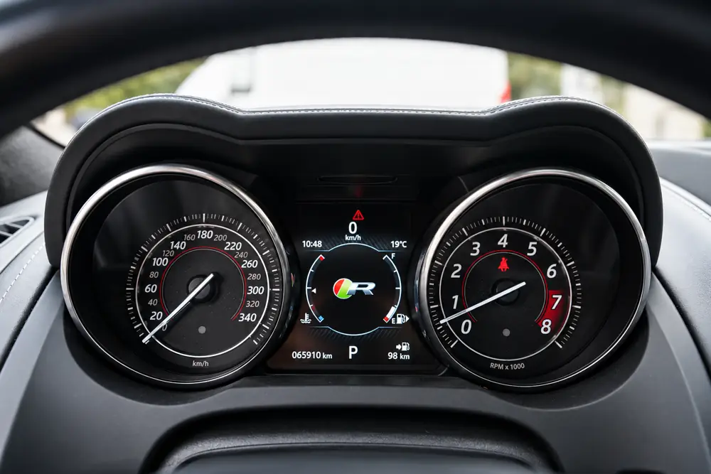 Jaguar F-Type 5,0 S/C R Coupé aut. AWD 2d · 14