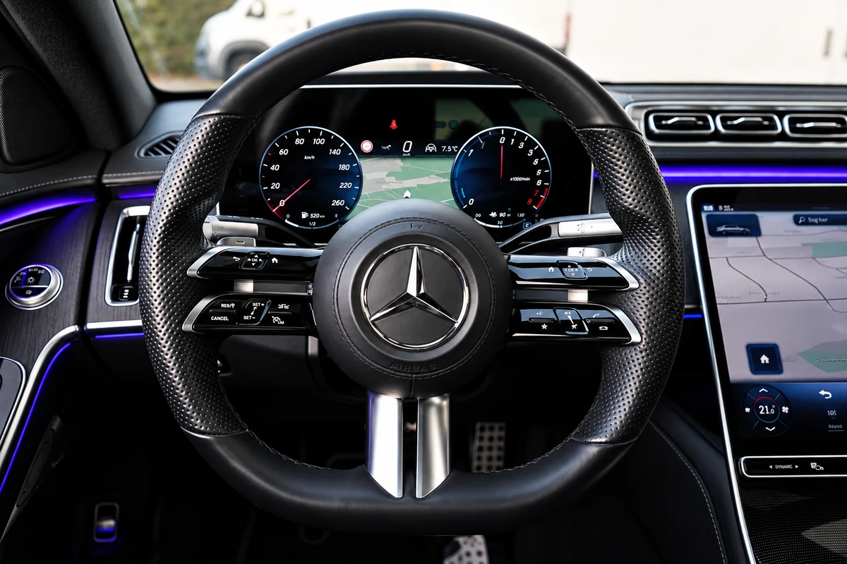 Mercedes-Benz S580 e 3,0 aut. lang 4d · 8