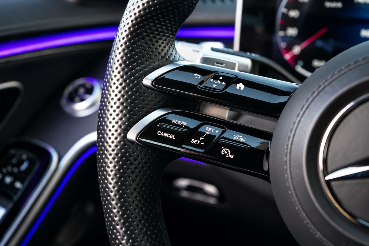 Mercedes-Benz S580 e 3,0 aut. lang 4d · 9