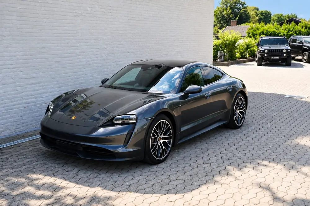 Porsche Taycan Performance+ 4d · 2
