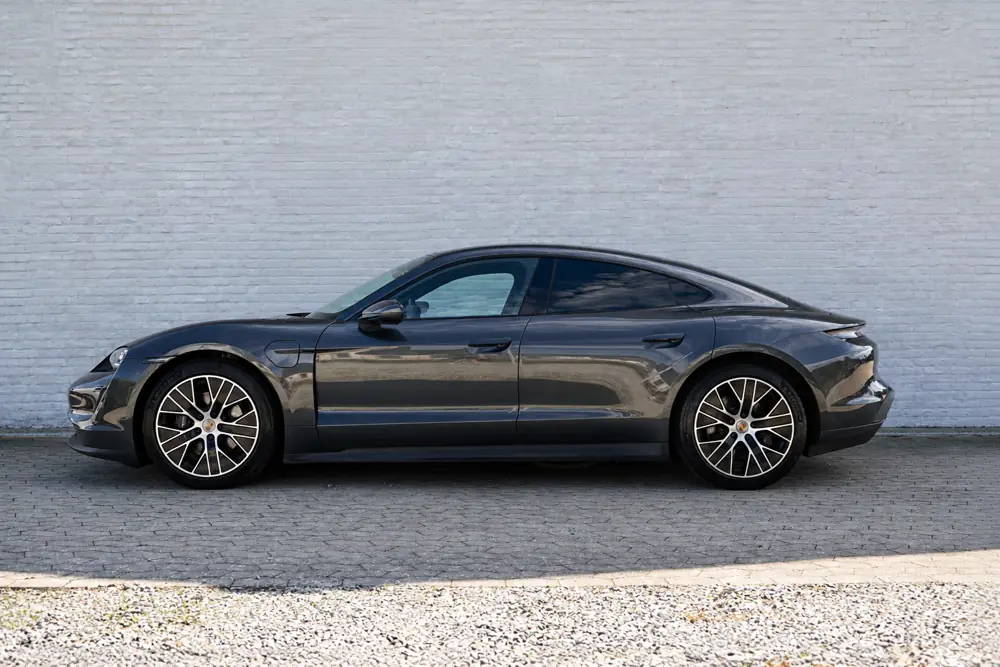 Porsche Taycan Performance+ 4d · 4