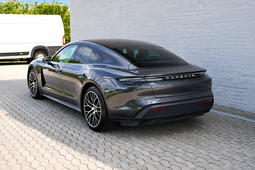 Porsche Taycan Performance+ 4d · 5