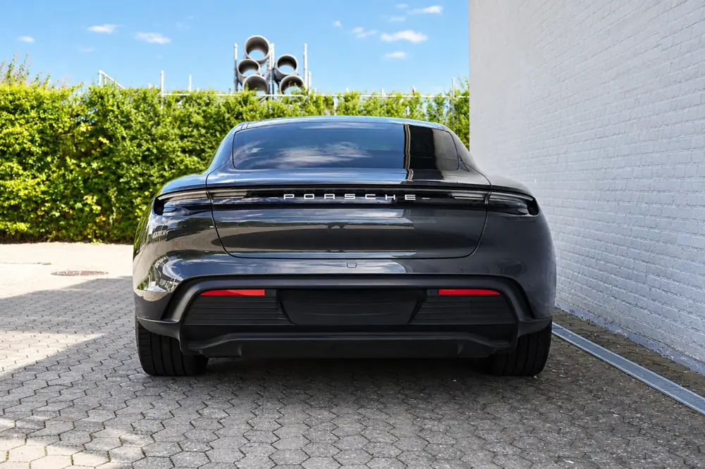 Porsche Taycan Performance+ 4d · 6