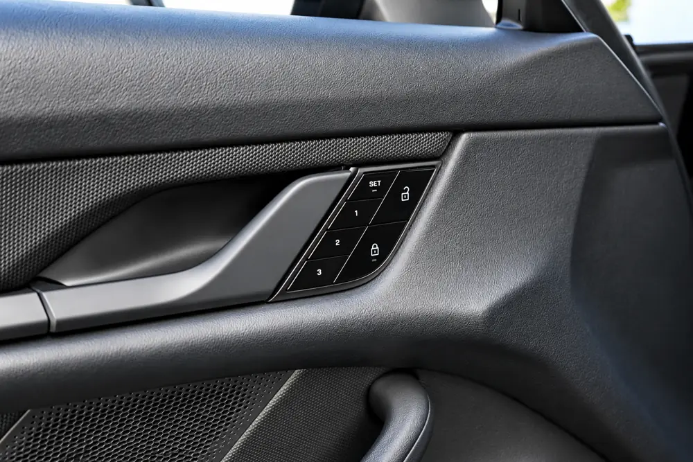 Porsche Taycan Performance+ 4d · 13