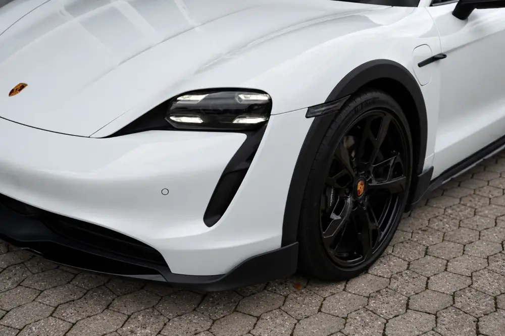 Porsche Taycan 4 Performance+ Cross Turismo 5d · 5